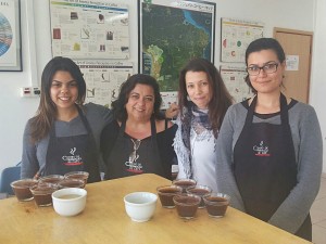 Comissão avaliadora realiza pré-seleção de cafés enviados para o “Cupping de Mulheres Produtoras”