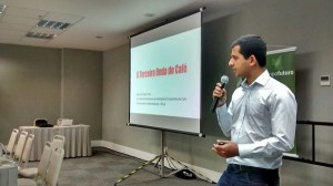 o coordenador do Bureau de inteligência Competitiva do Café, Eduardo César Silva, abordou o tema “Terceira Onda do Café”