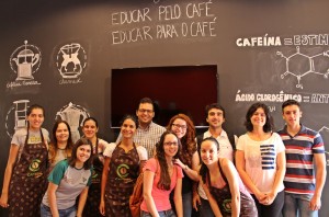 Grupo de Estudos da UNIFEI sendo recebedio na Cafeteria CafEsal