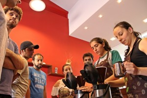 Treinamento ensina técnicas para preparo correto de café coado
