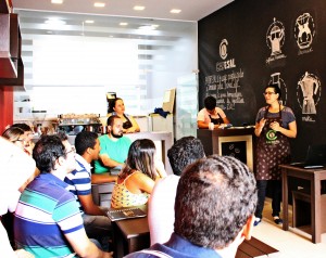 Cafeteria Escola CafEsal recebeu aula sobre Cafés Especiais